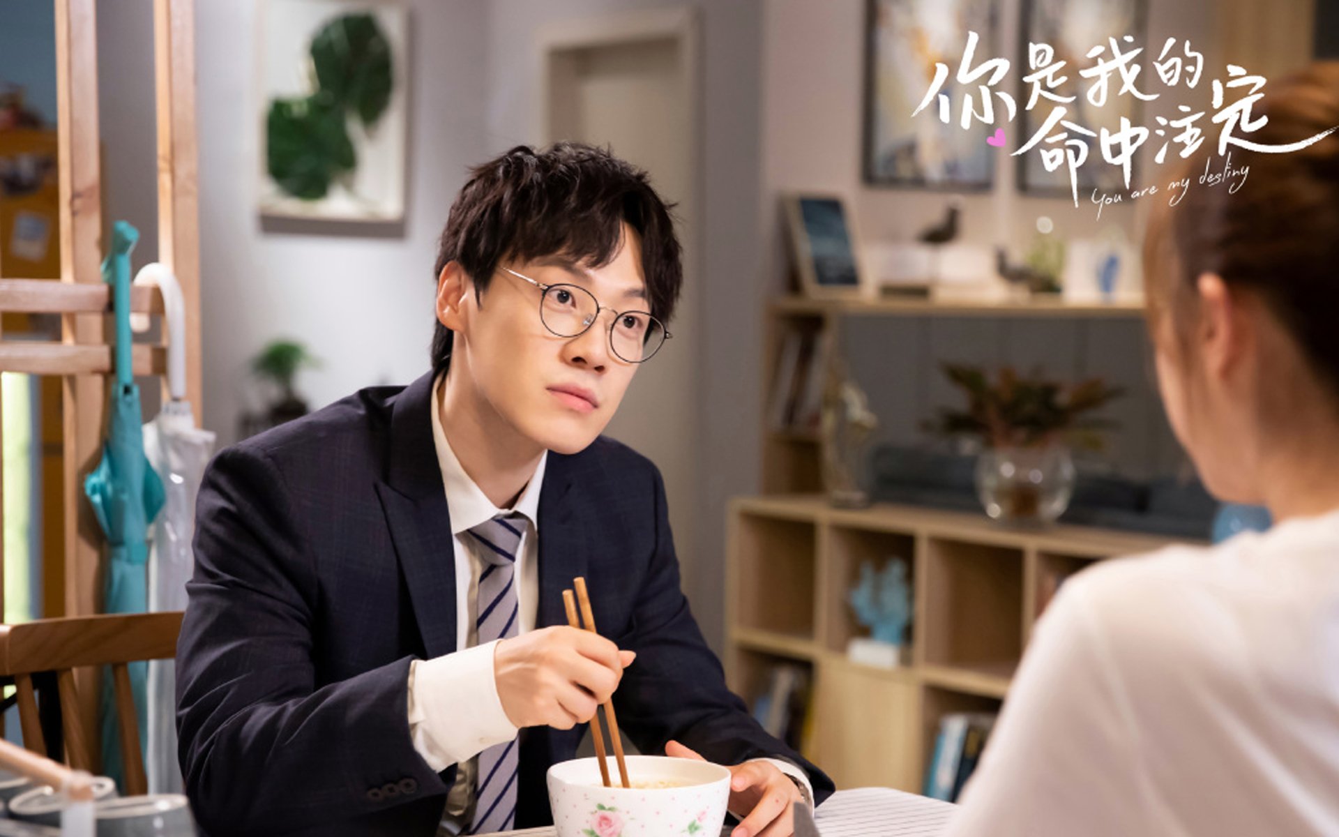 _趣味龙舟比赛:激荡江面团结协作_,龙舟表演赛