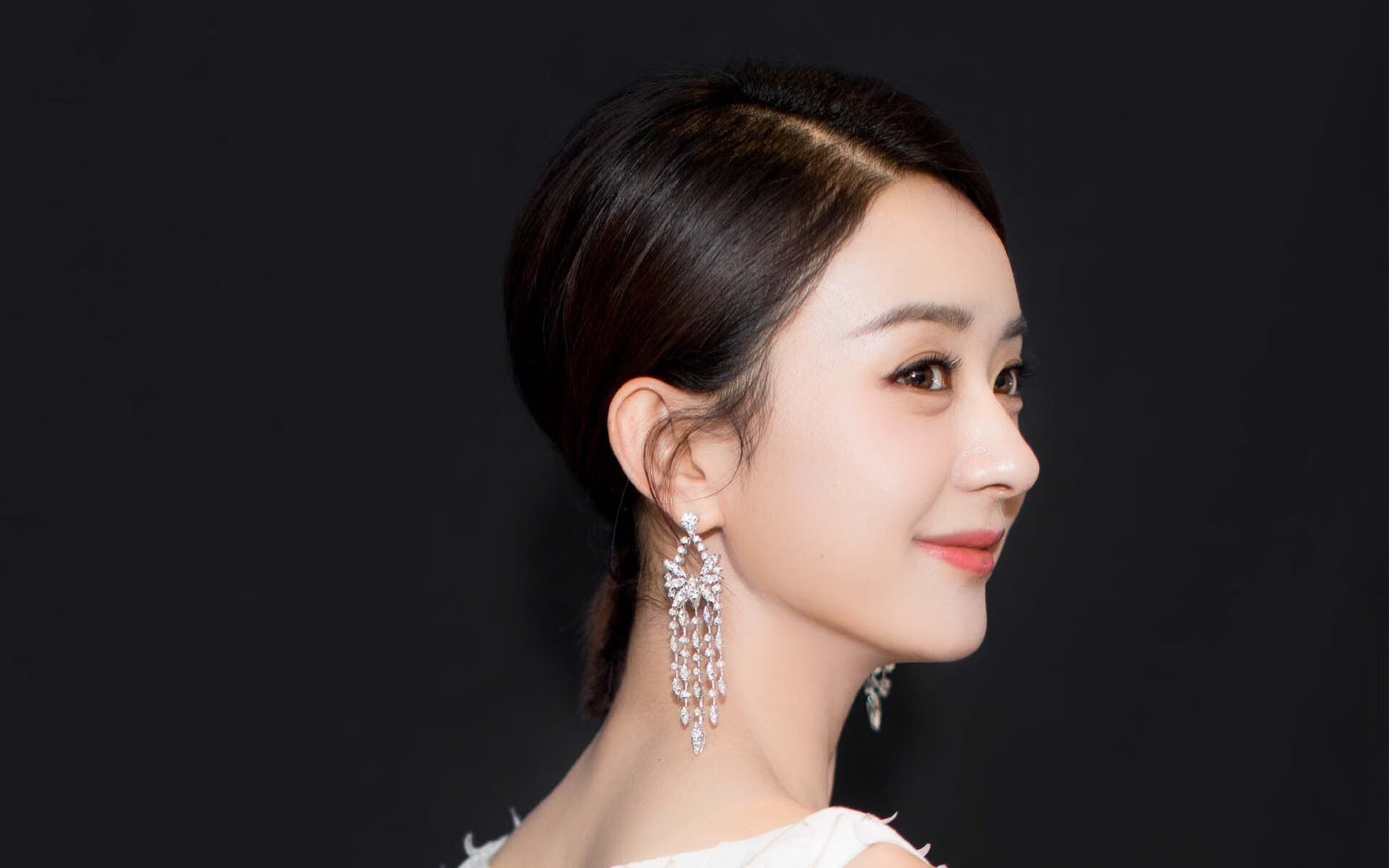 《跨界合作新亮点：电竞与时尚圈的时尚碰撞》，电子竞技多元跨界